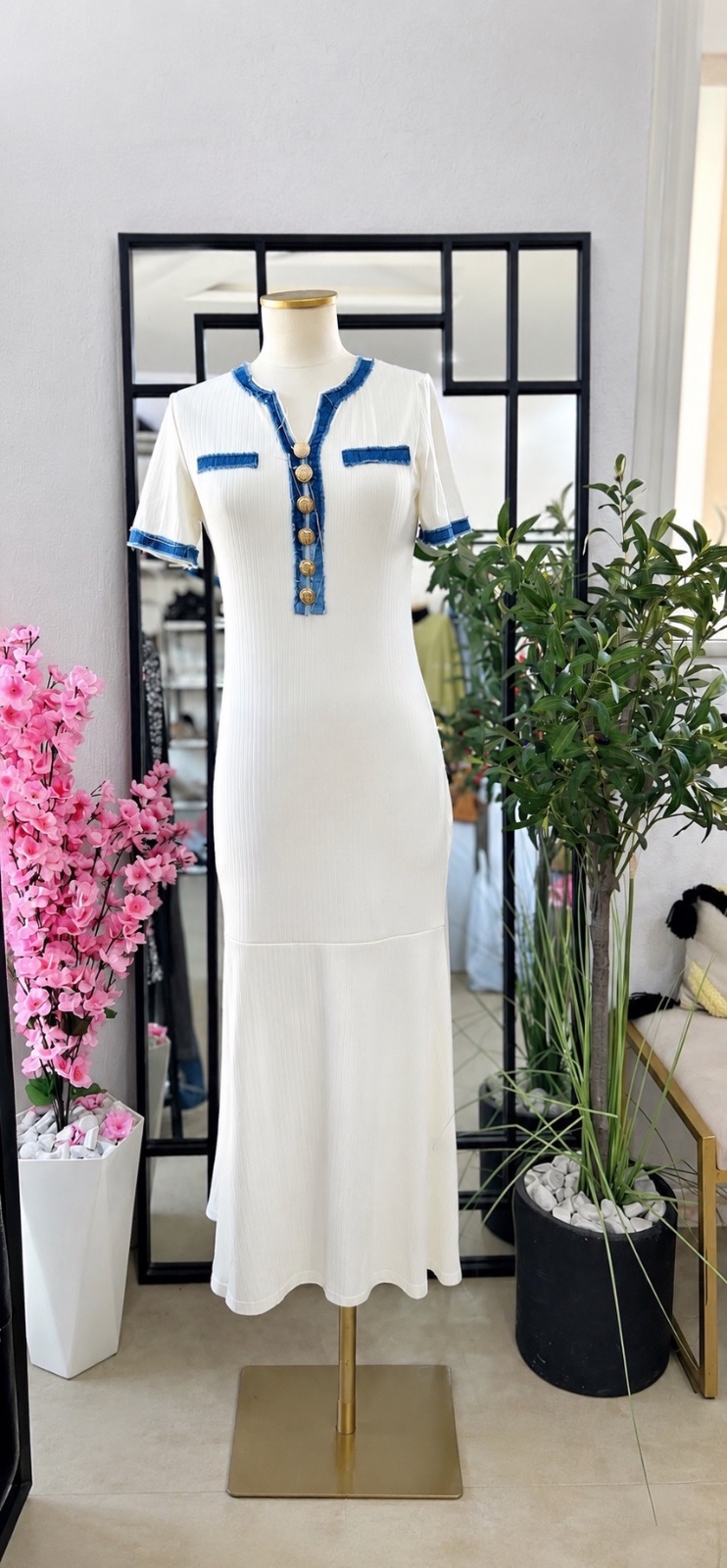 🤍 Robe longue blanche avec détails bleus