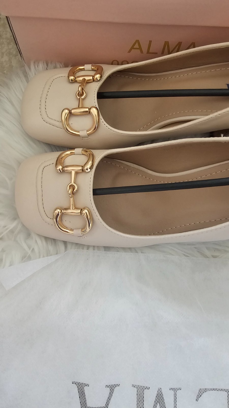 Escarpins beige avec talon carré 
