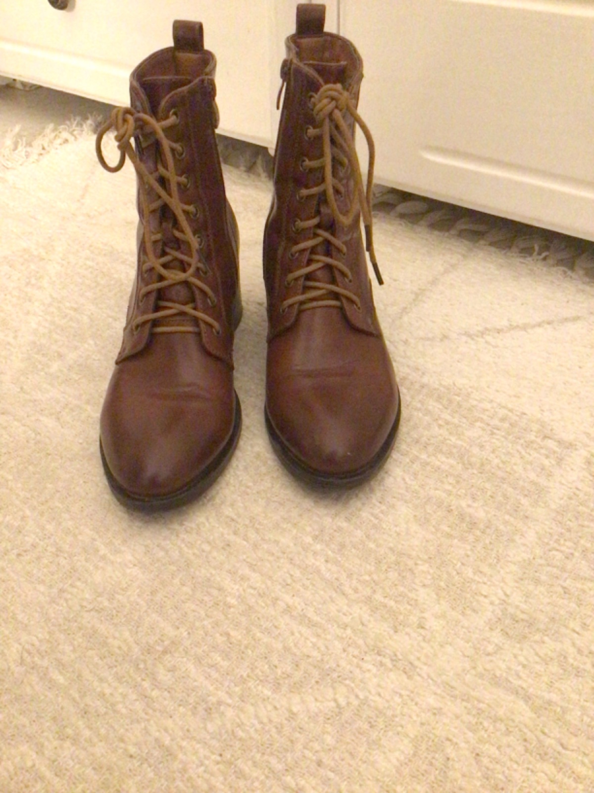 Des botines marrons