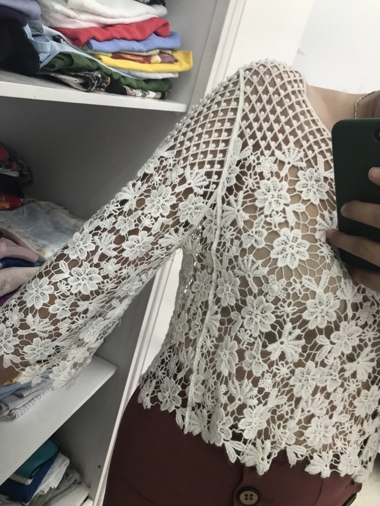 un joli top blanc en crochet 