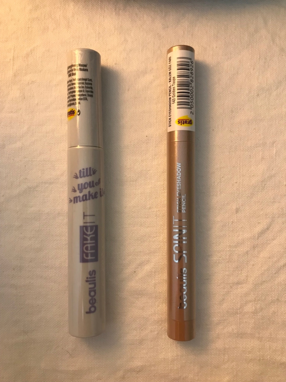 Un duo de mascara noir+eyeshadow doré