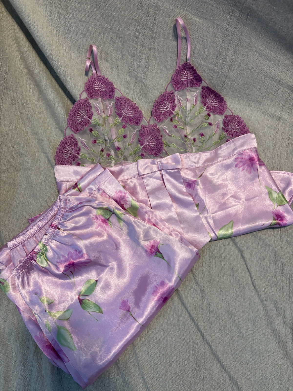 Pyjama fleurie en satin 