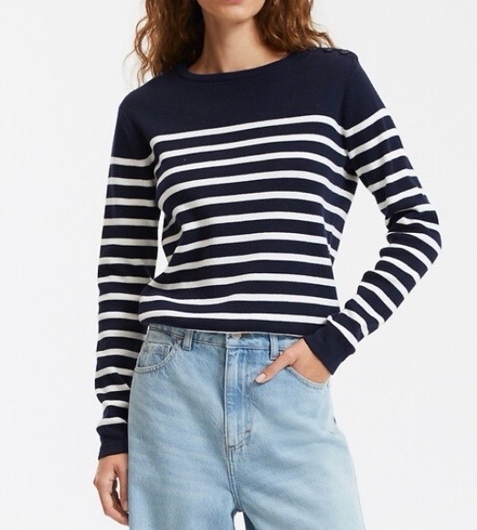 Joli pull bleu marine 