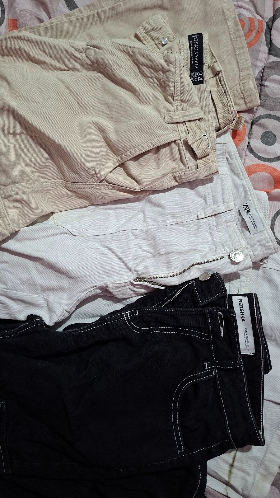 Lot de 3 cargo : 1 beige 1 blanc 1 noir 