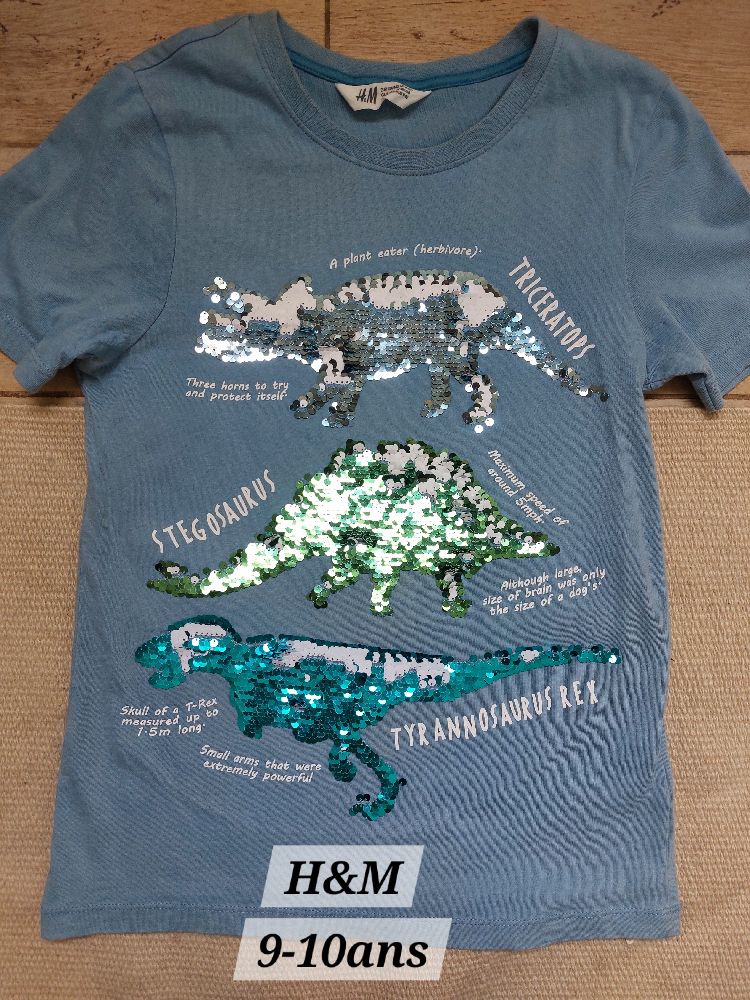 5 hauts pour garçons à vendre en lot (les 2 tee-shirts avec paillettes)