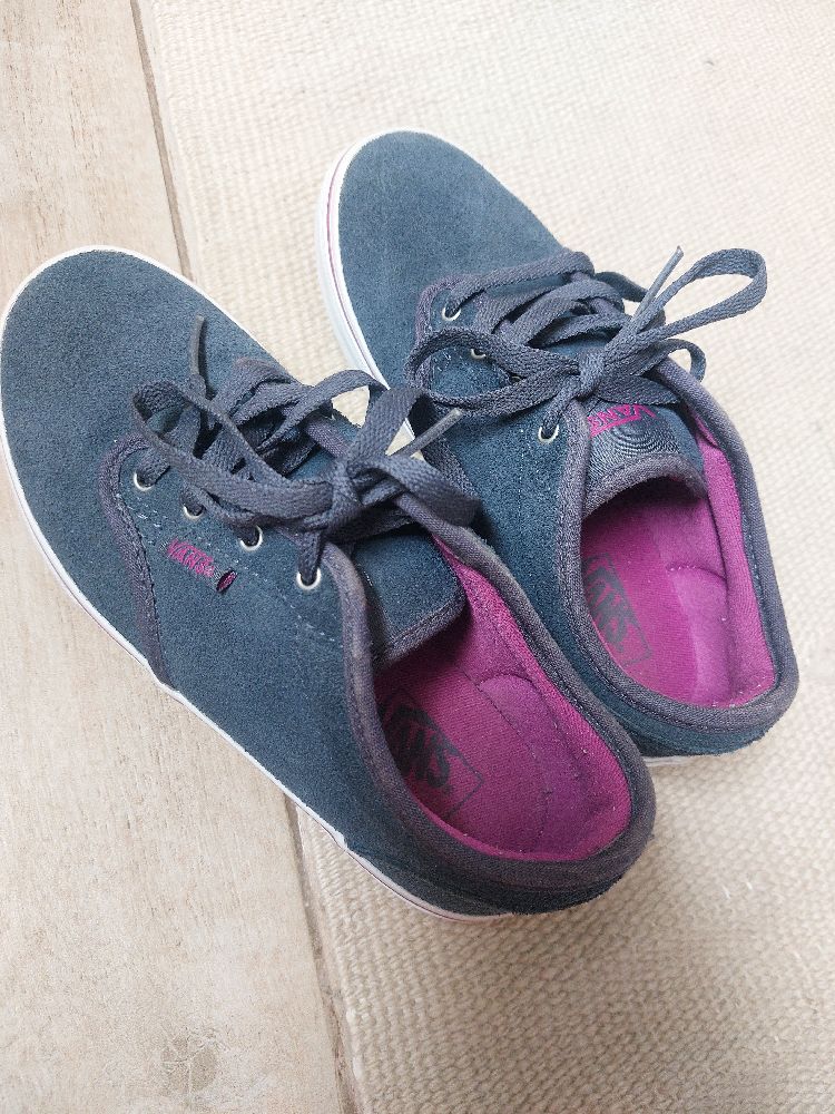chaussures bleu foncé jamais portés 
