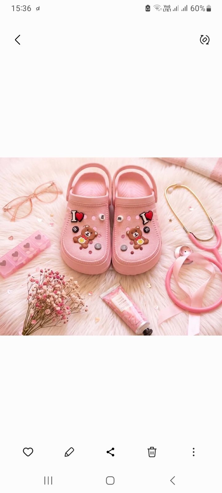 Jolie crocs avec pins 