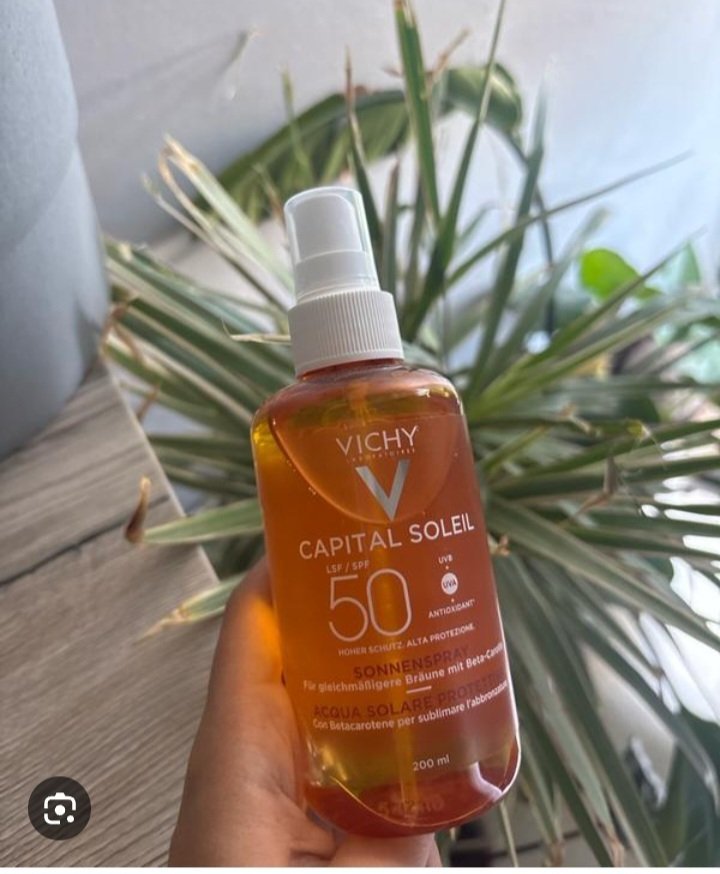 Eau de protection solaire spf 50