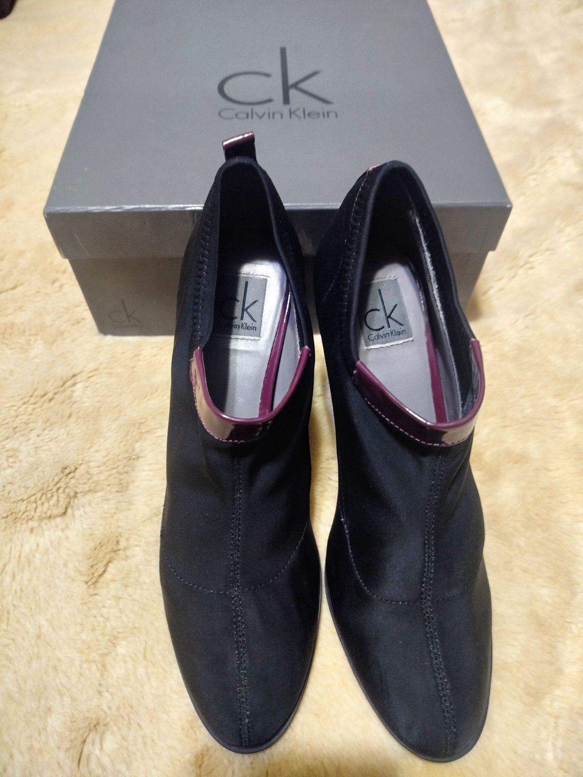 Bottines en tissus élastique bordures vernis burguendi Calvin Klein neuves avec boites pointure 37