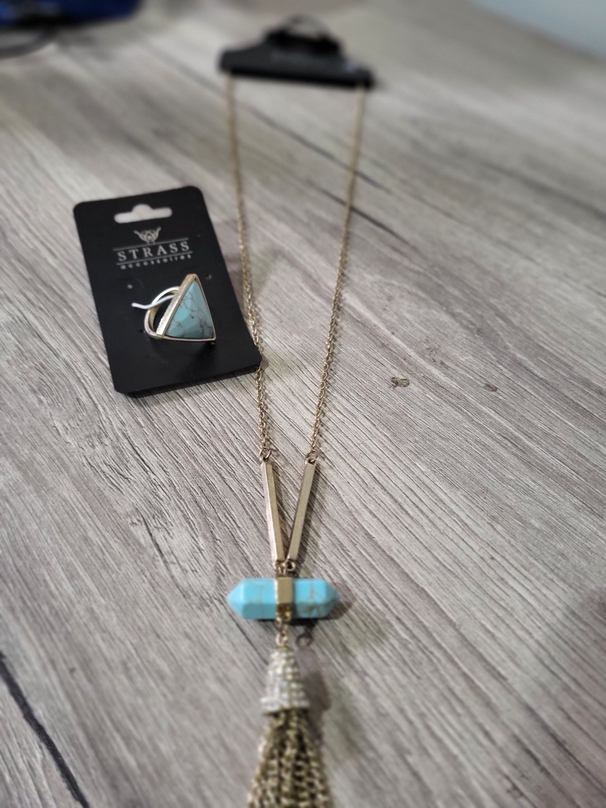 Collier long tassel et bague triangulaire 