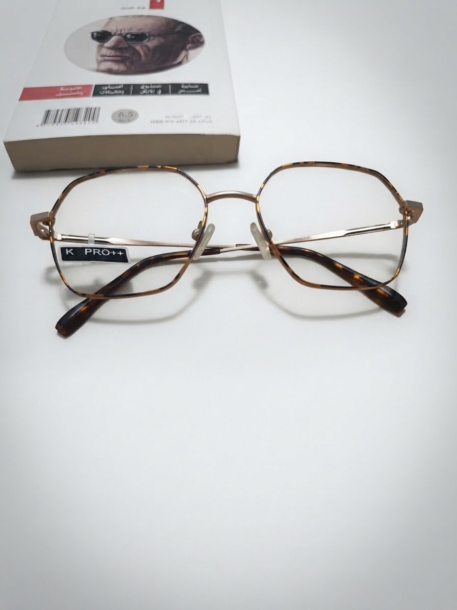 Je vends ces magnifiques lunettes carrées tigrés,  état neuves.