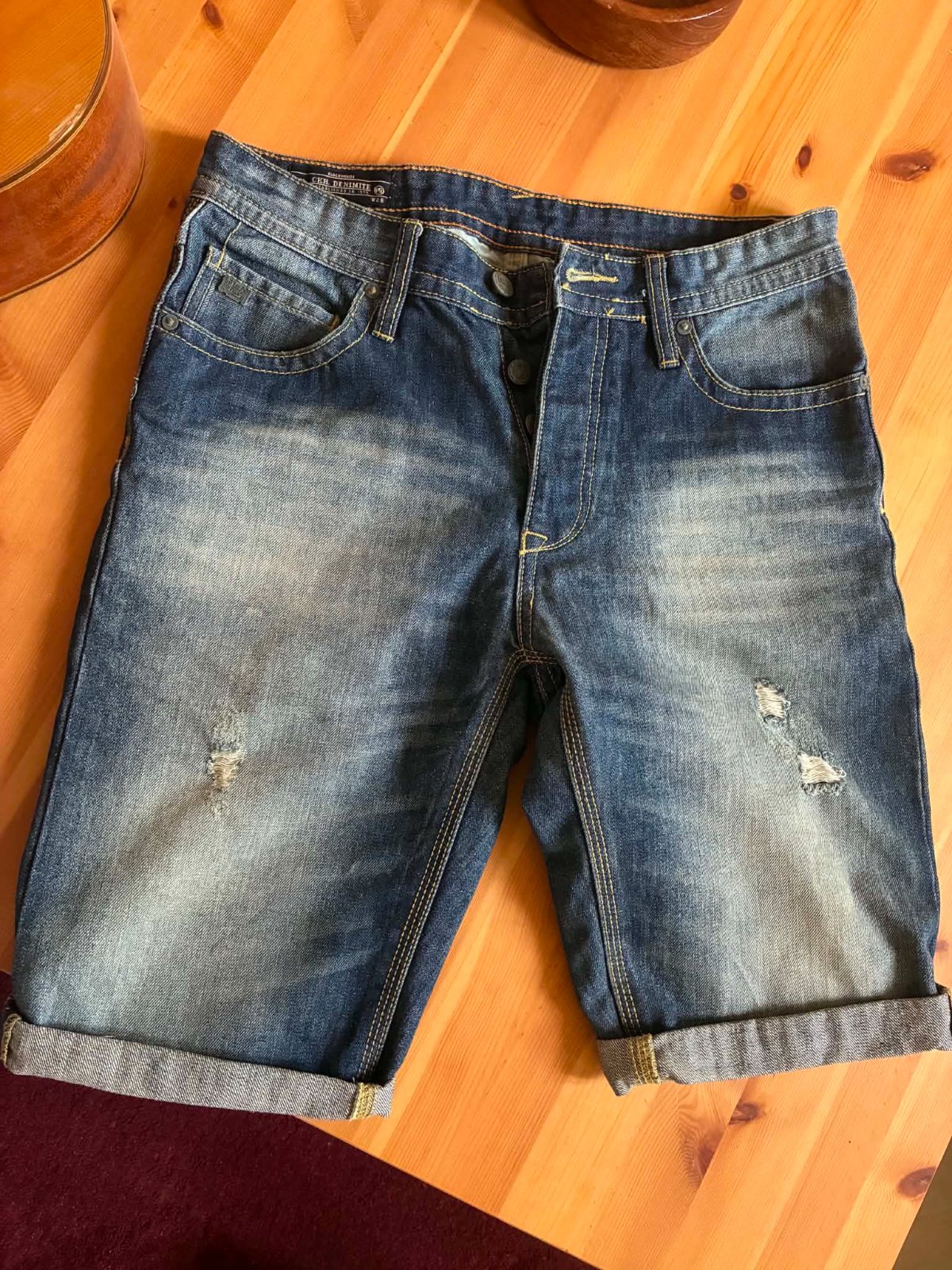 Short en jean pour homme.