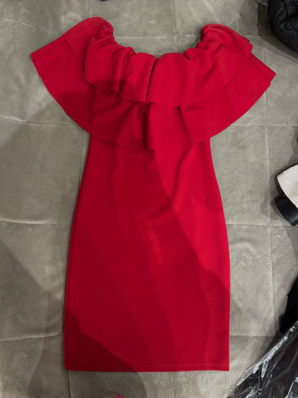 Robe rouge intense 