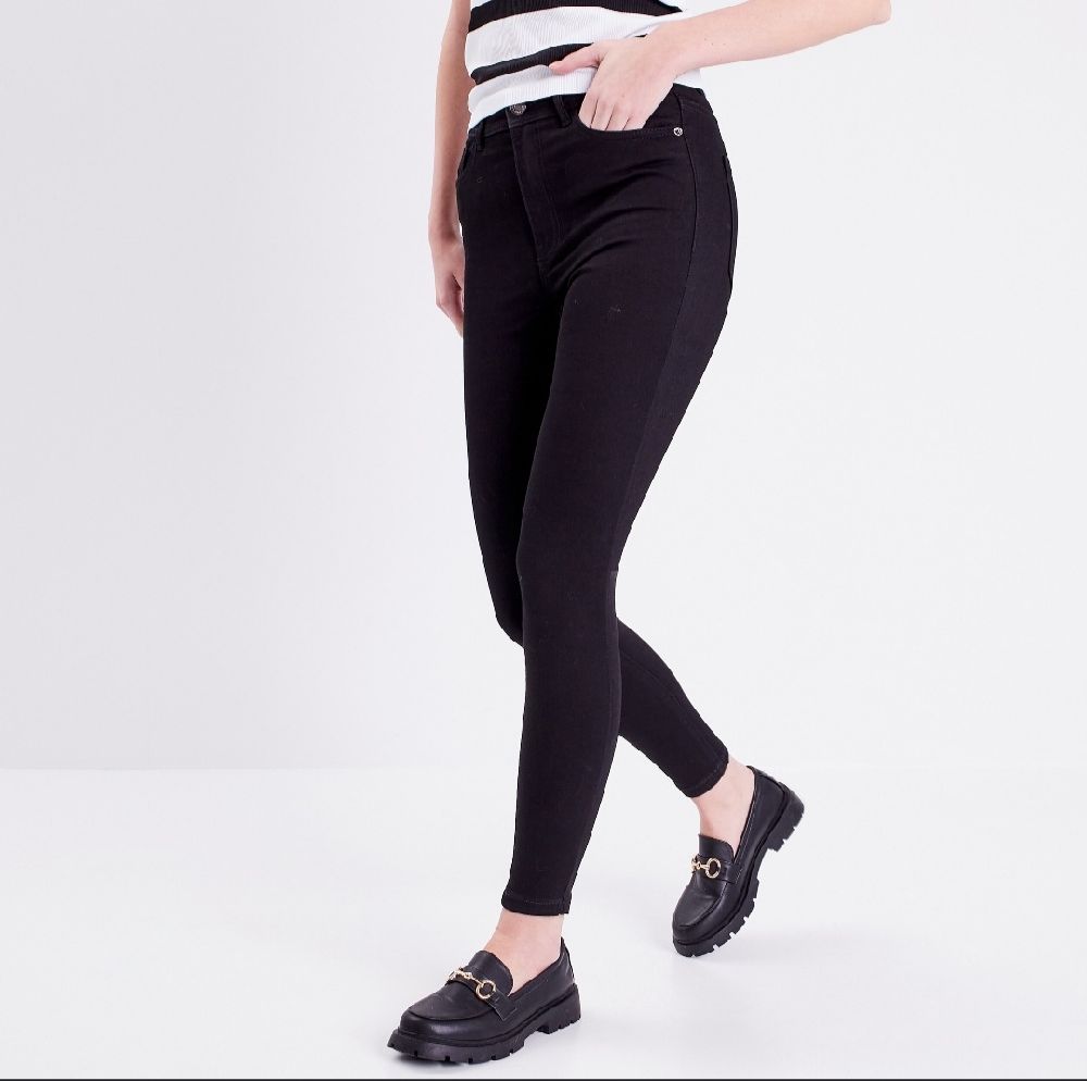 Pantalon noir en djean 