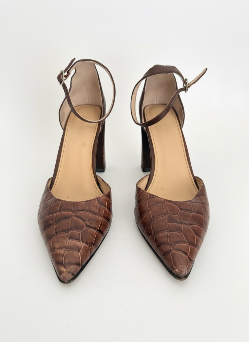 Escarpin en cuir marron de la marque jo mercier