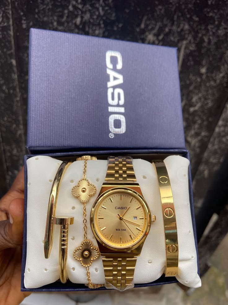Montre dorée 