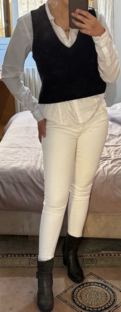 Jean blanc, pas tres taille haute 