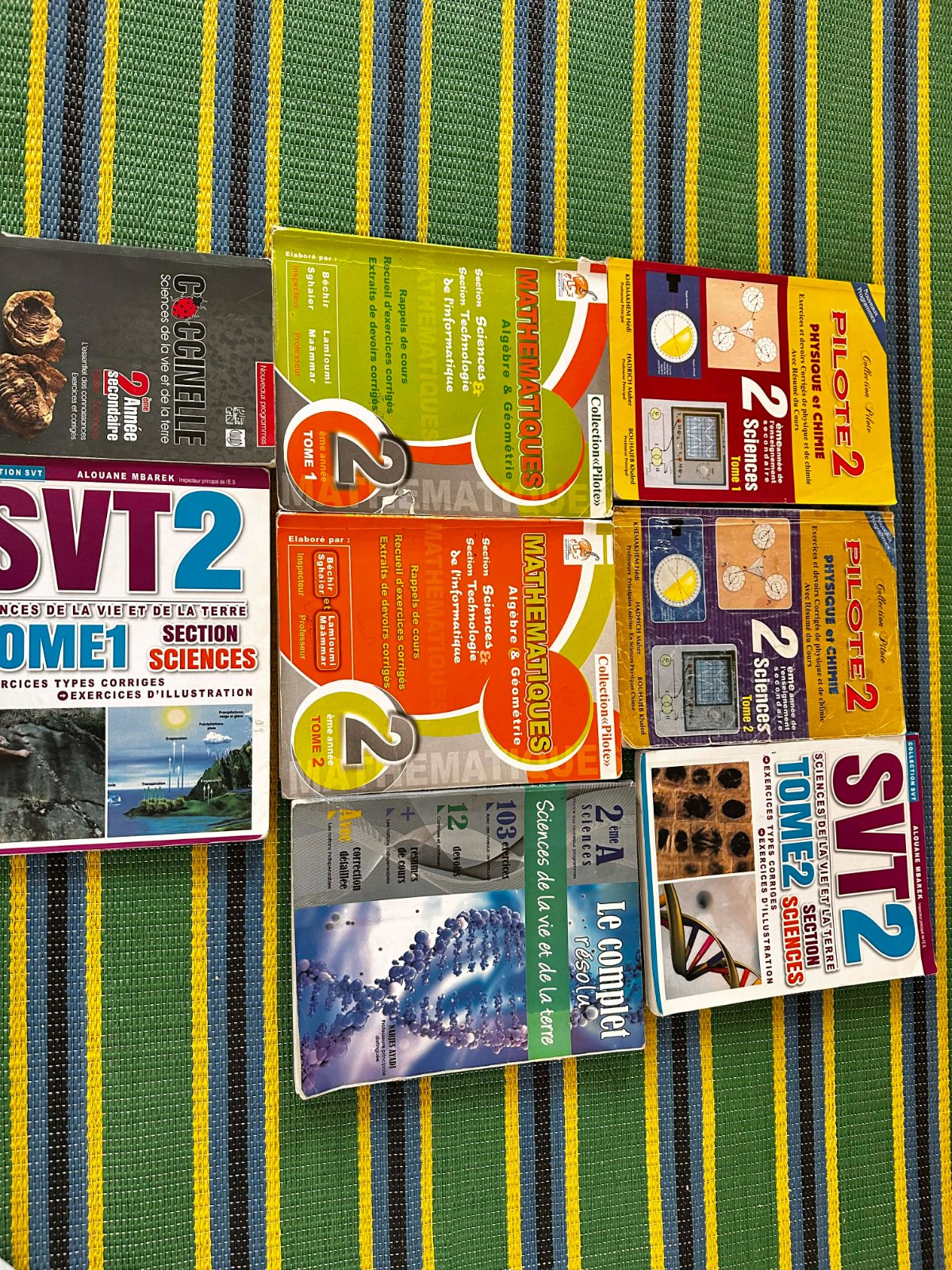 6 livres et 8 parascolaires 