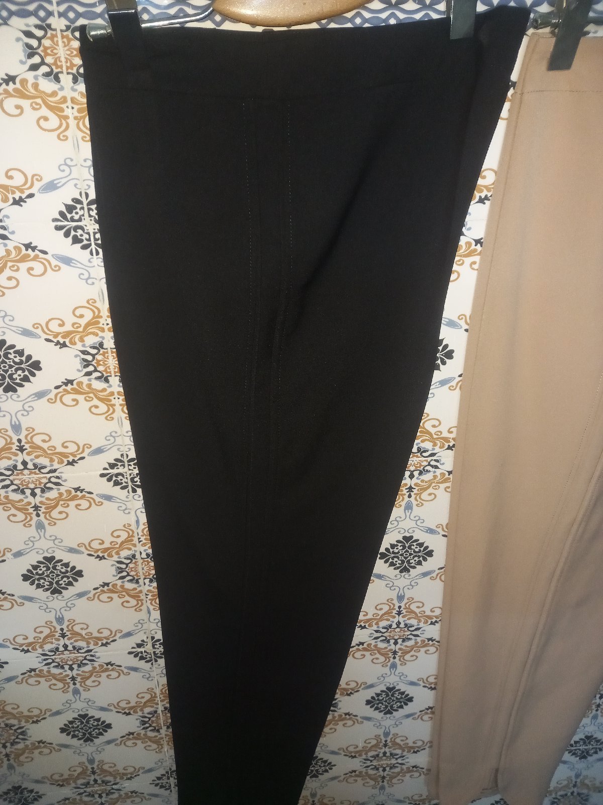 4 pantalons femme jamais porté 
