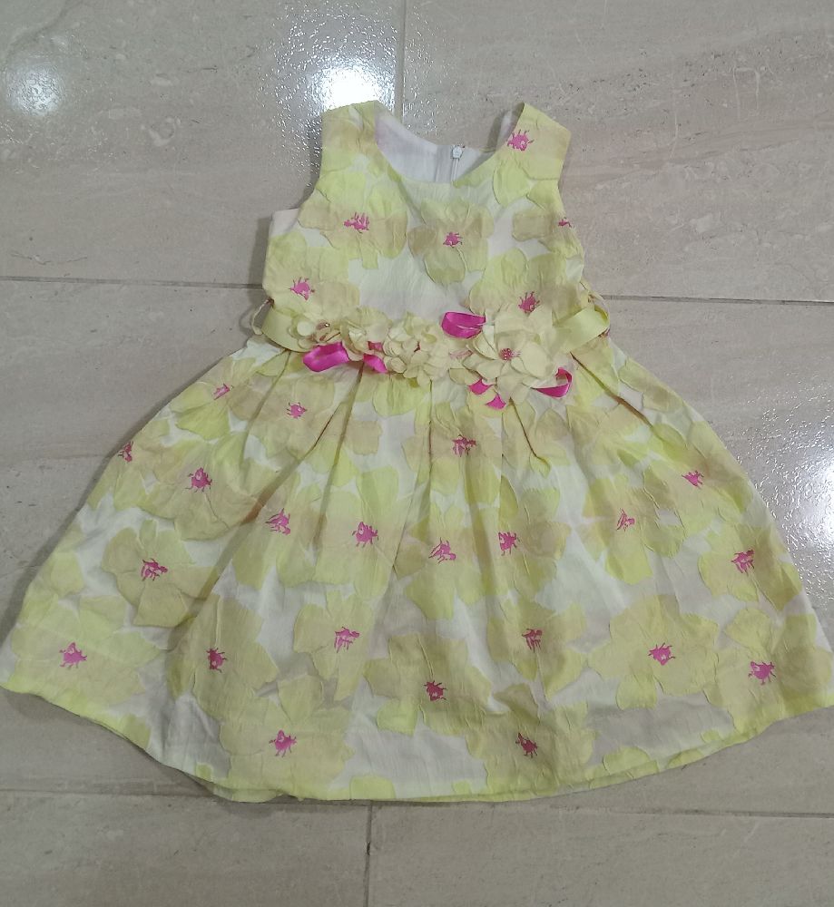 Robe fillette jaune et rose 