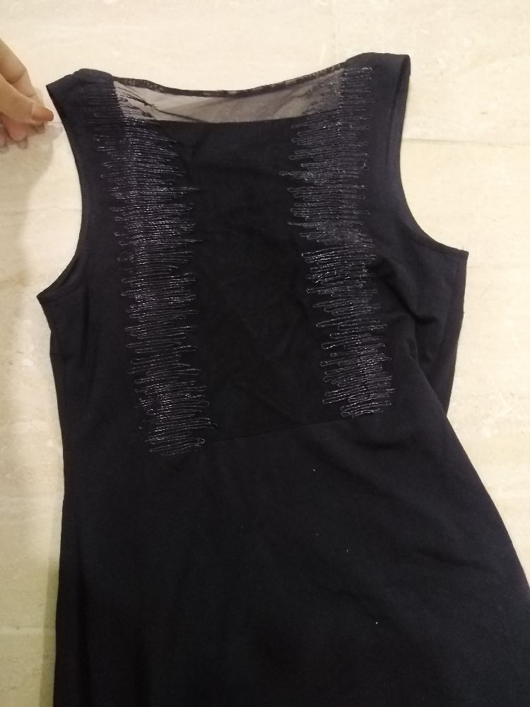 robe noir soirée très classe la 1ere photo c'est le dos w feha fente juste fou9 rokba 3l jnab