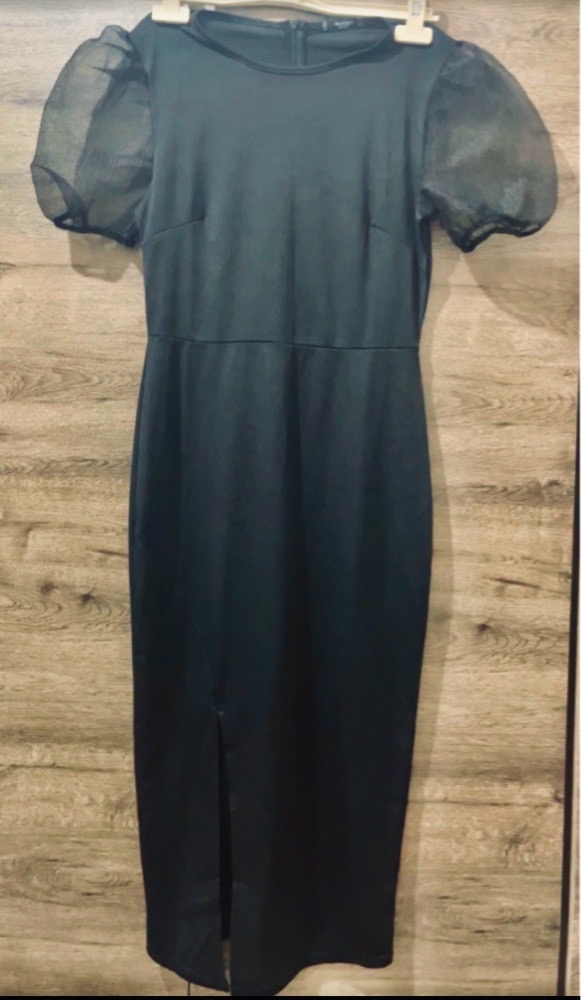 Robe noire la marque MANGO