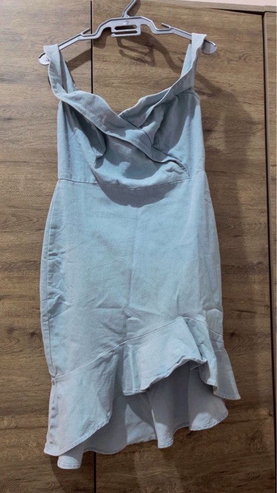 robe, en jean, la marque Fashion Nova