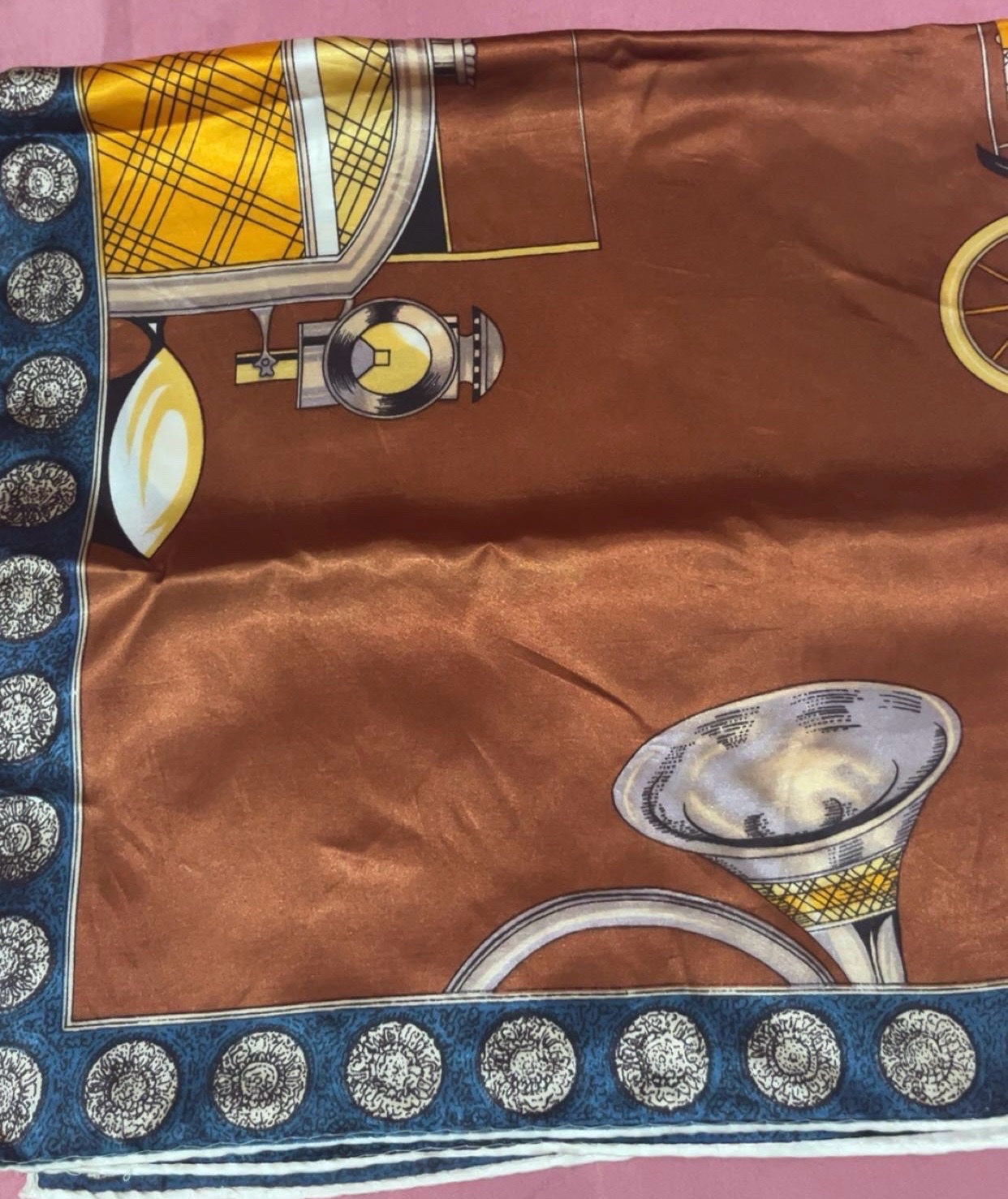 Foulard motif hermès
