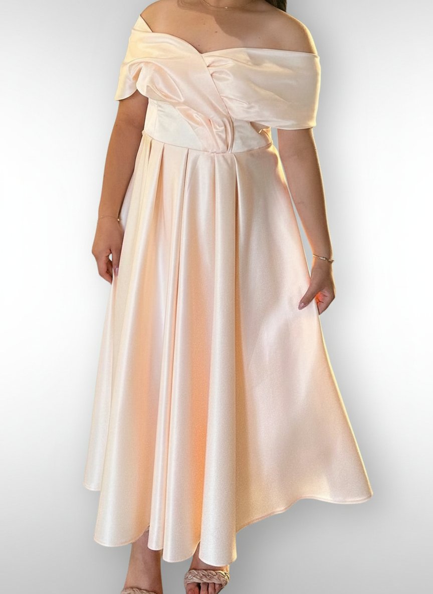 Robe satin très bonne qualité 
