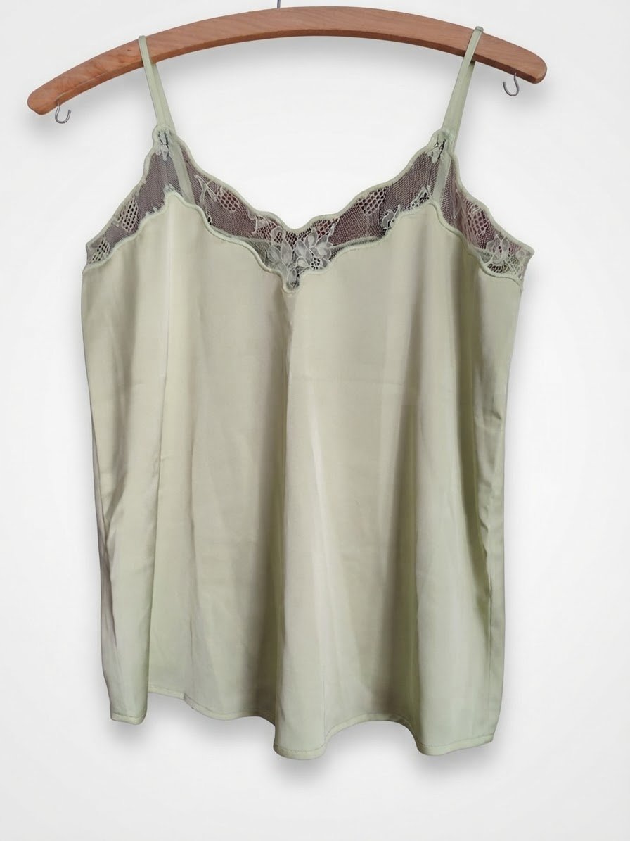 Pull bretelle avec dentelle vert pistache 