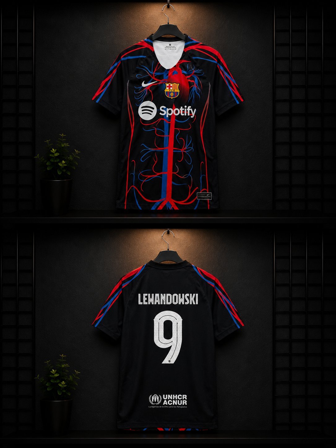 Maillot noir : Maillot du FC Barcelone noir avec motifs rouges et bleus, logos du club, Nike et Spotify à l’avant, avec LEWANDOWSKI 9 et UNHCR ACNUR au dos.