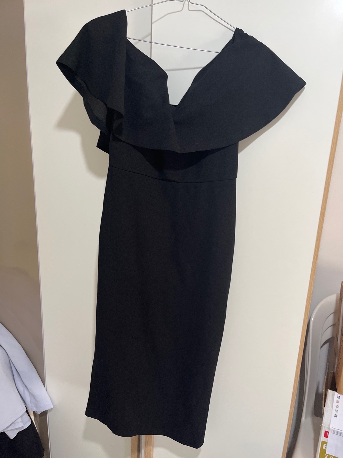 Robe droite noir col bateau