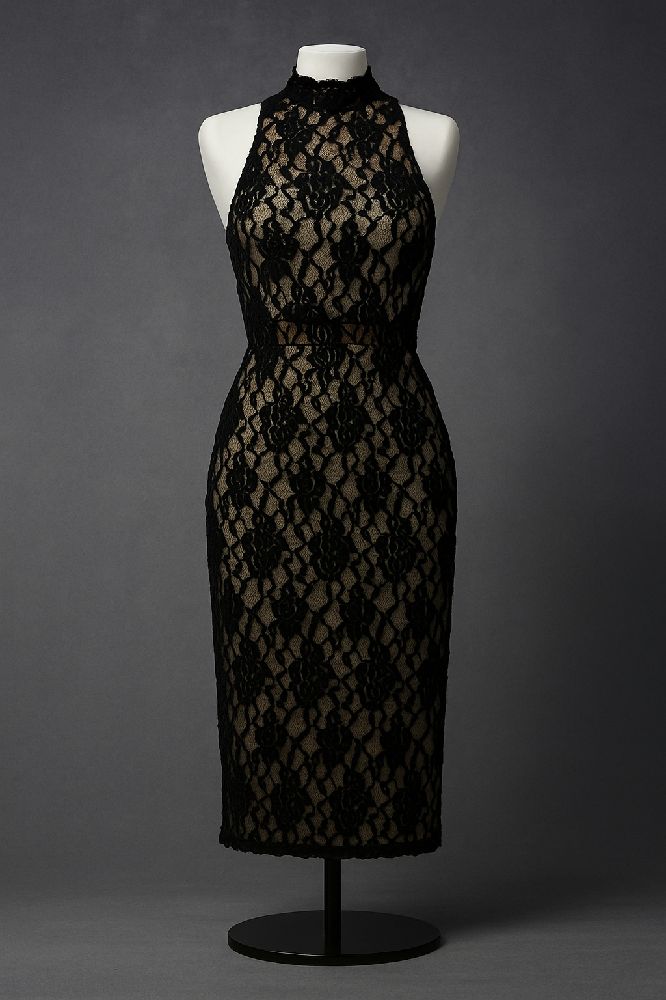 Robe en dentelle noire avec fond beige 