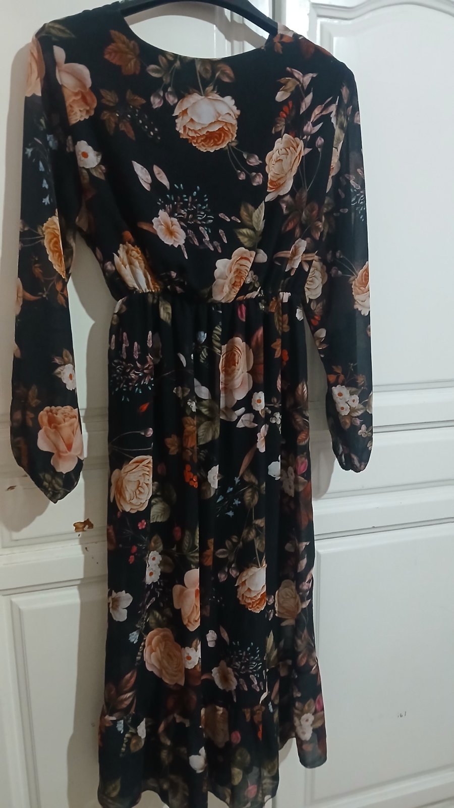 Robe fleurie 🥀🥀 l'une:35dt,les deux 59,900dt🔥🔥🔥 en promo
