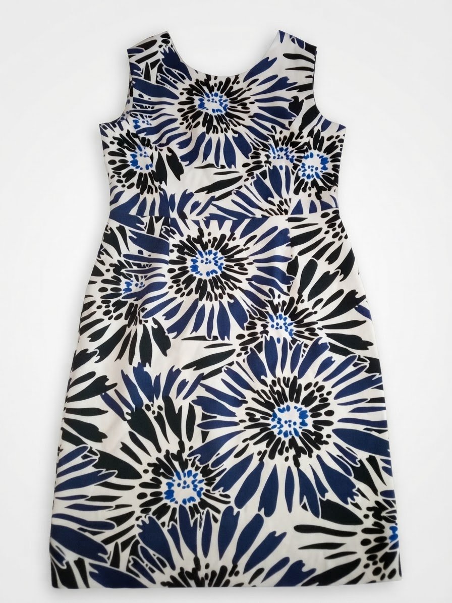 Robe blanche et bleu marine de la marque Mabrouk 