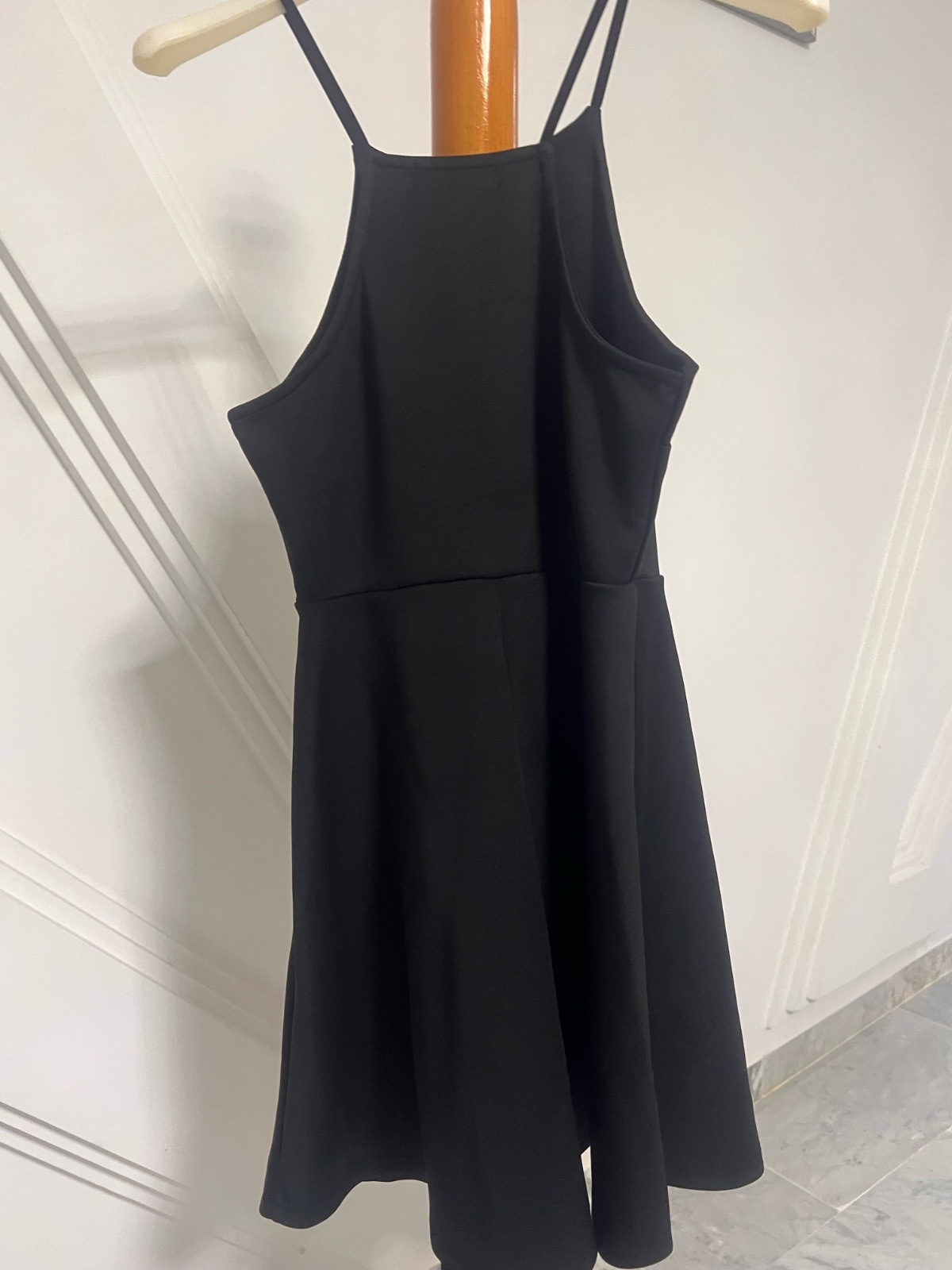 Une robe simple noir