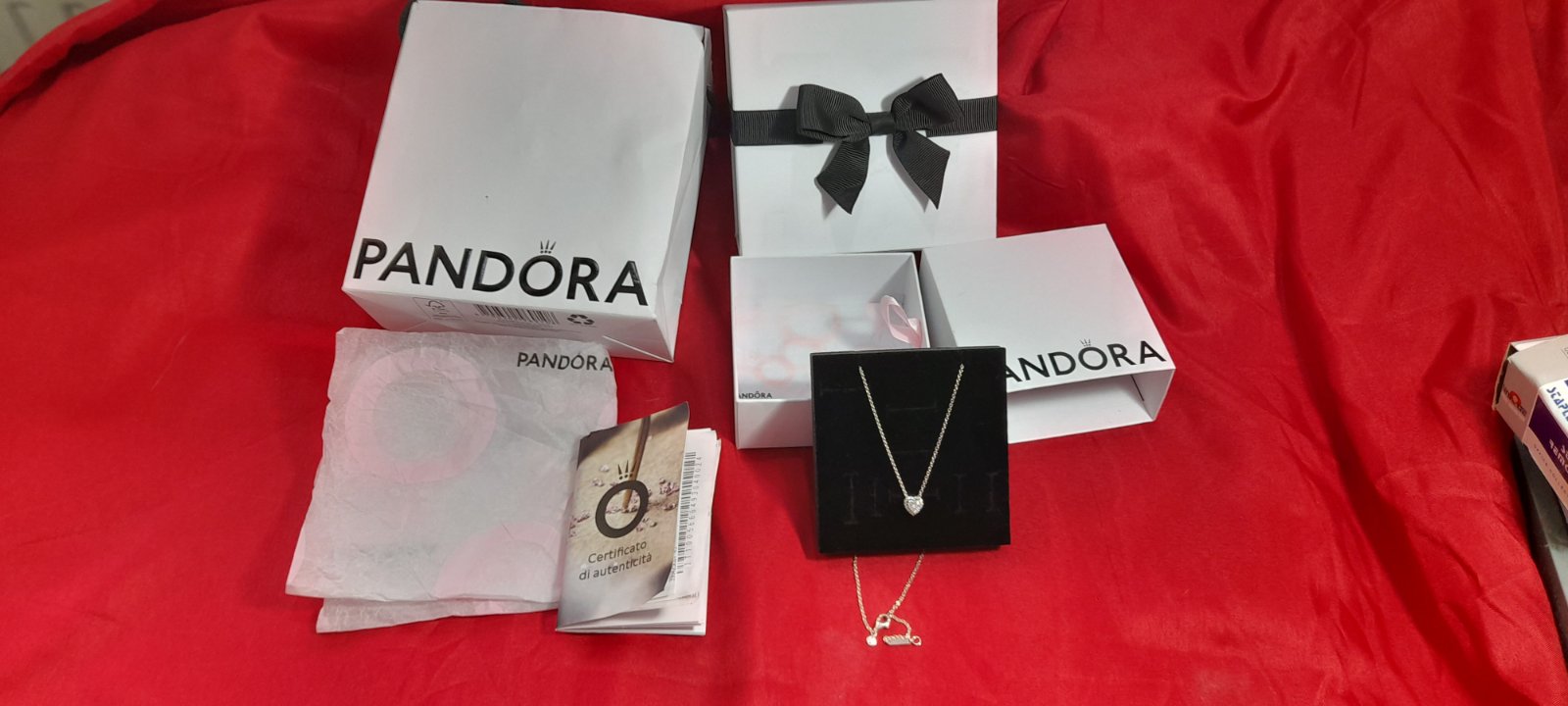 Collier Pandora authentique avec certificat