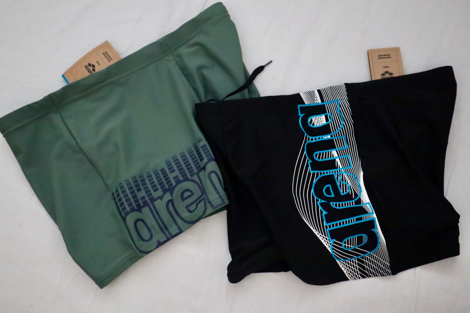 2 maillot de bain natation ARENA taille 42 (L) 