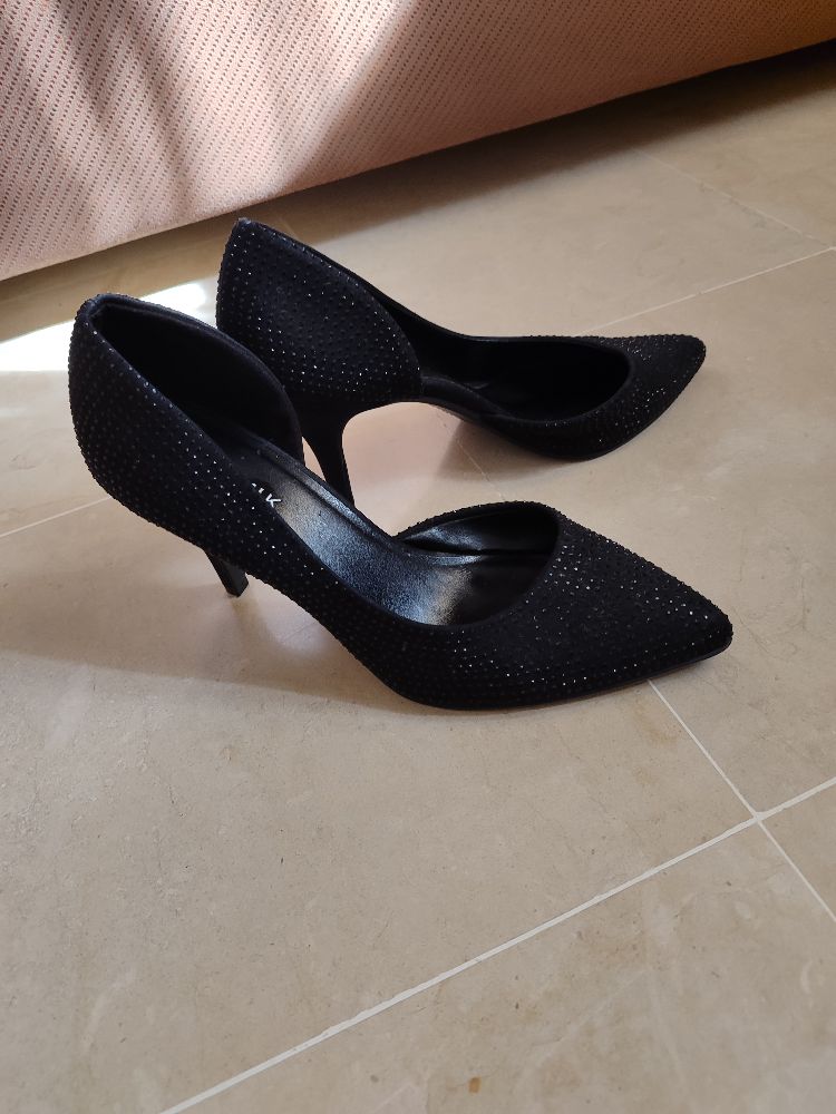 Très chic escarpins noir à strass 