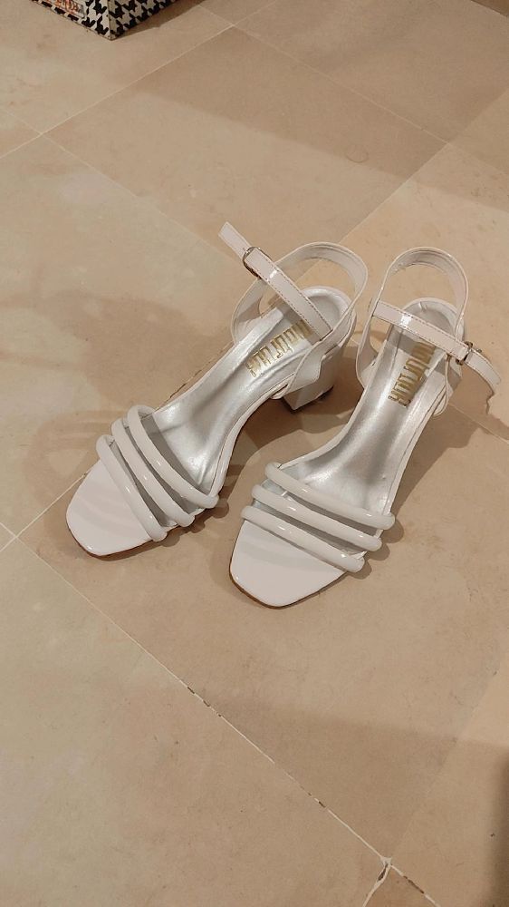 Sandales blanc vernis