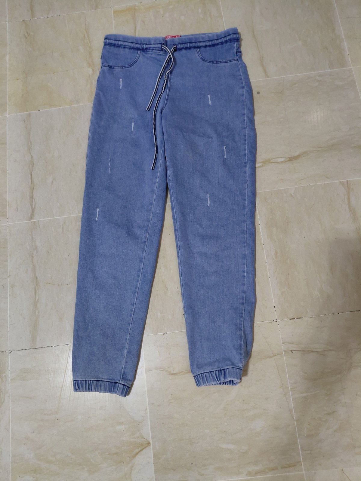 Pantallon  jean marque yolo jean femme tres bon etat