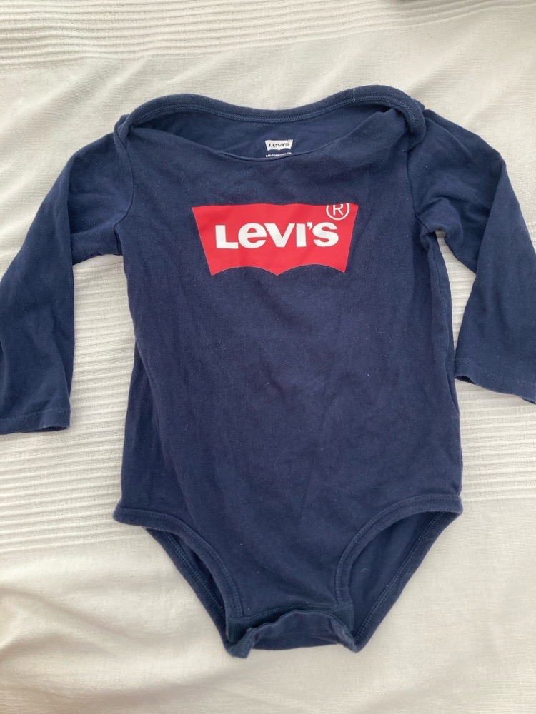 Body manches longues  marque levis bebe 18 mois 