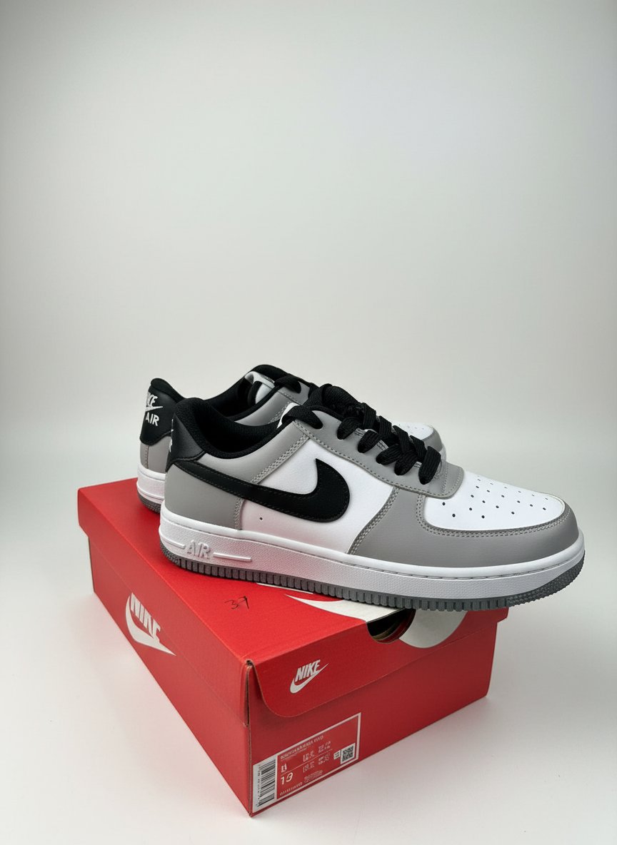 Nike AirForce neuf jamais porté pointure 44