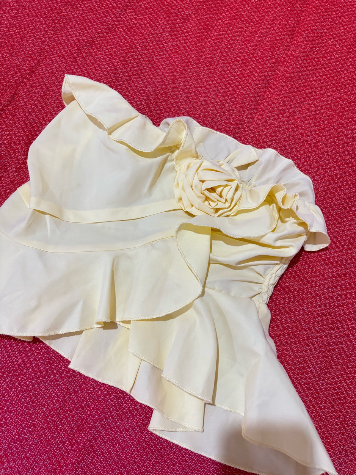 Haut jaune pqstel sans manches