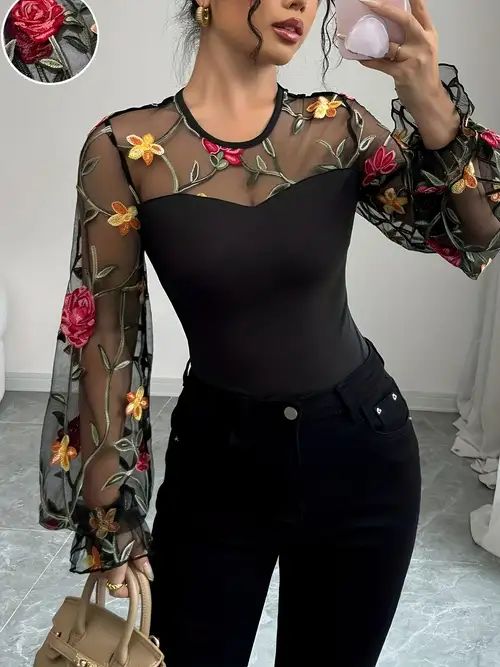 Blouse en dentelle florale 