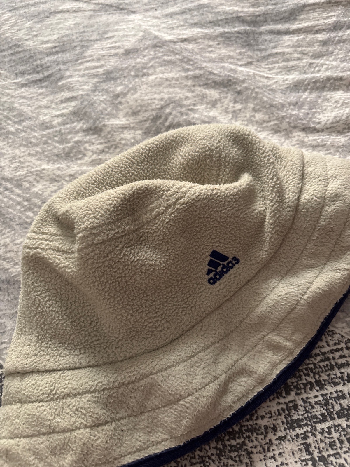 Chapeau bucket adidas réversible
