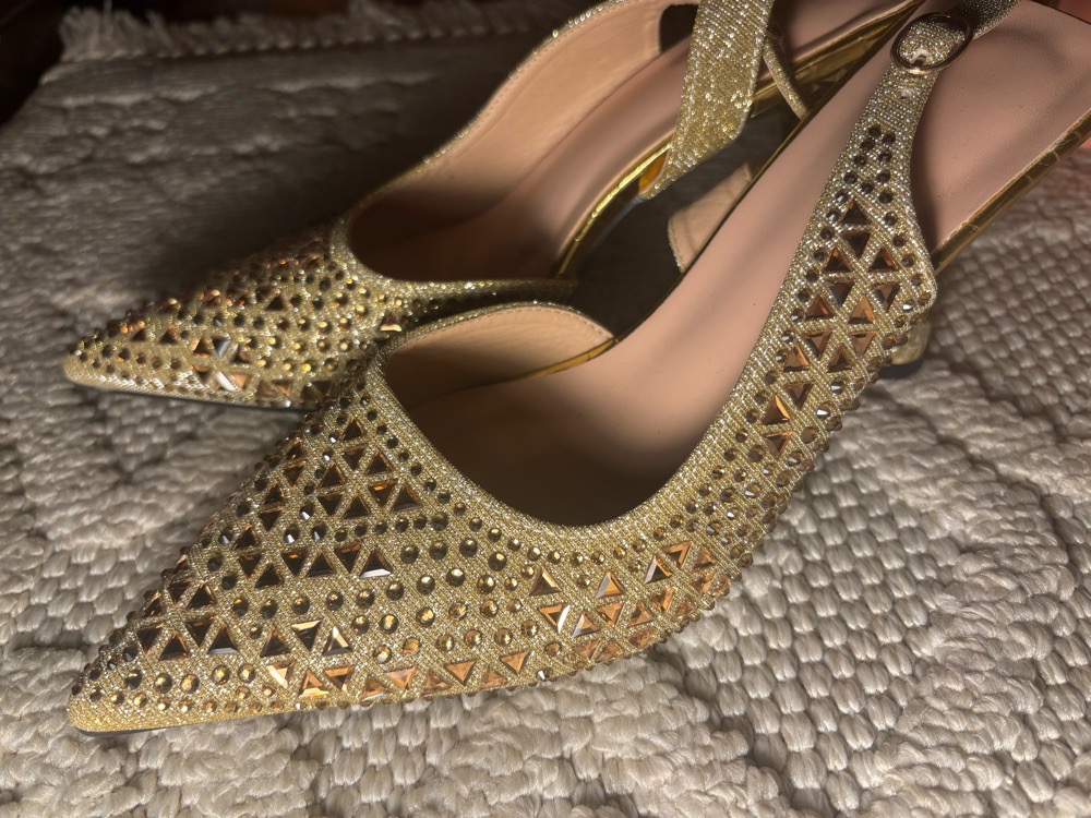 Escarpins dorés pointus – neufs parfaits pour vos mariages