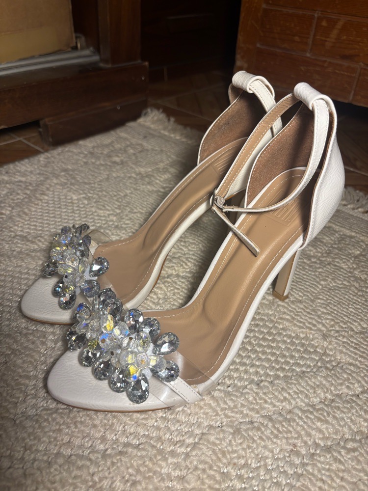 Talons blancs de mariage – très chics jamais porté