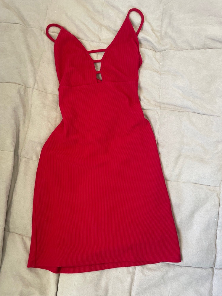 mini robe rouge( très courte )