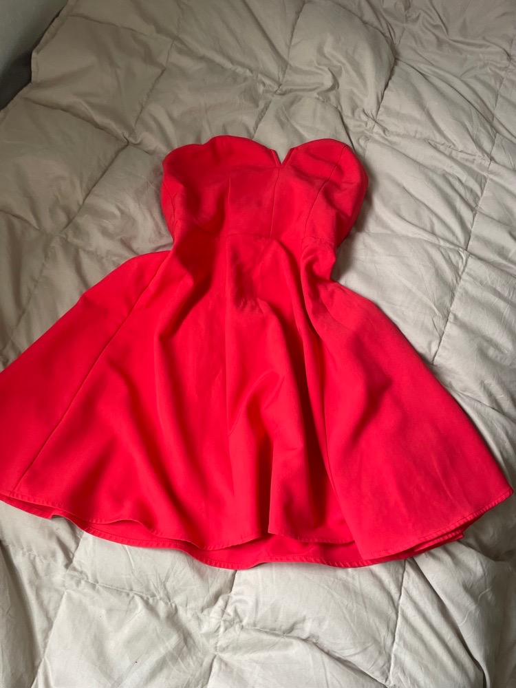 mini robe rouge(très courte)